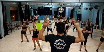 Clases de ritmo latino en Carlos Paz