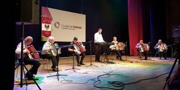 La Familia Trentina grabó en vivo su Carnaval de Acordeones