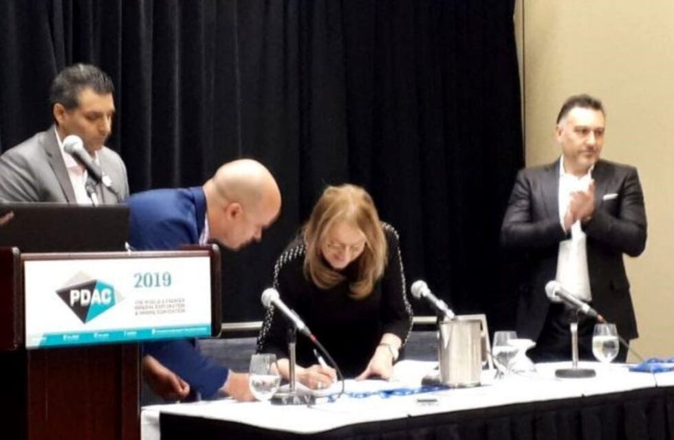 Alicia Kirchner firmó convenio en Canadá