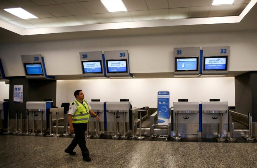 El Gobierno dictará la conciliación obligatoria para levantar el paro de los aeronáuticos