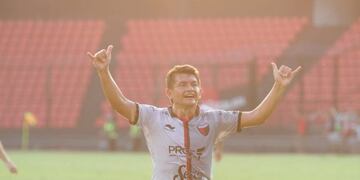 El Pulga Rodríguez convirtió el 1 a 0 para Colón\u002E (Eduardo Ojeda)