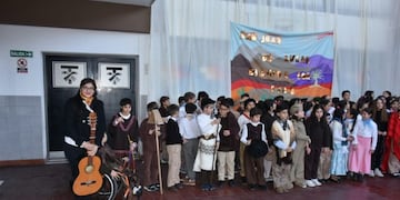 Daniela Montaño dando clases a los más chiquitos antes de la pandemia\u002E