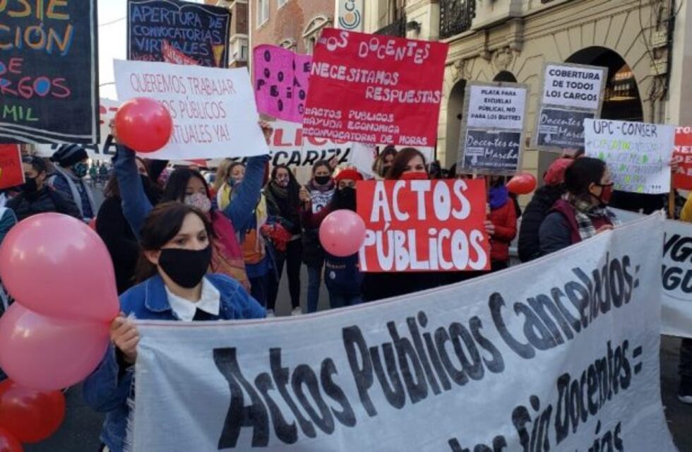 Docentes suplentes marcharon en Córdoba y piden trabajar