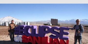 Jin y Stephan, son de países distintos y se reunieron en San Juan para fotografiar el eclipse\u002E