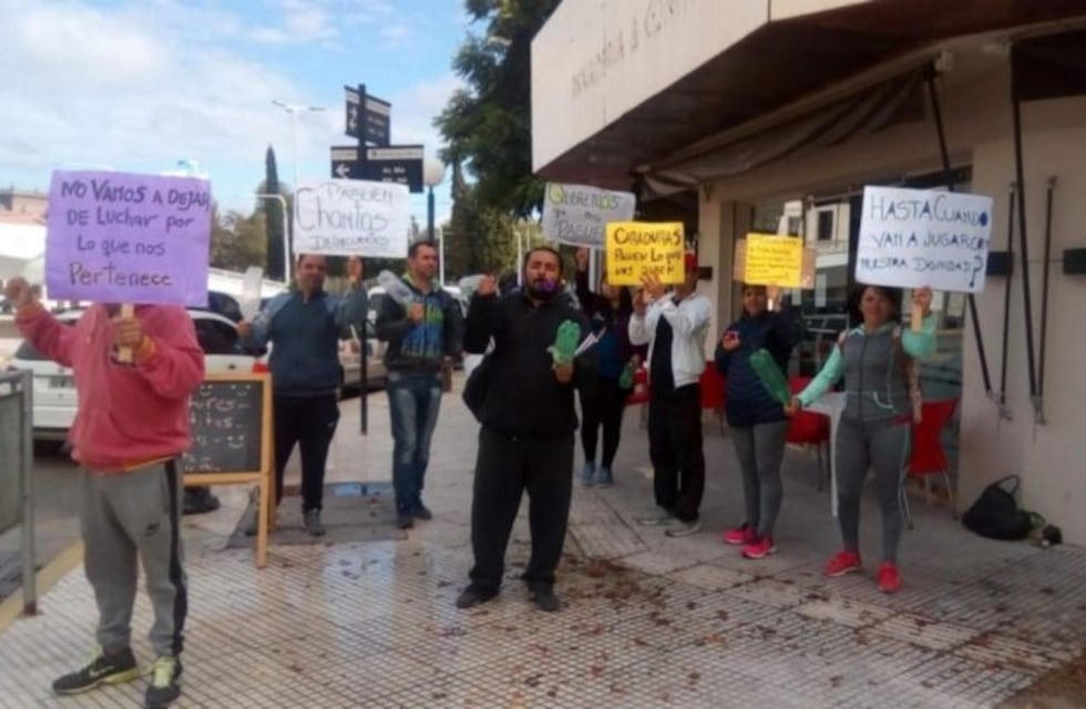 Ex empleados de una panadería puntana volvieron a manifestarse