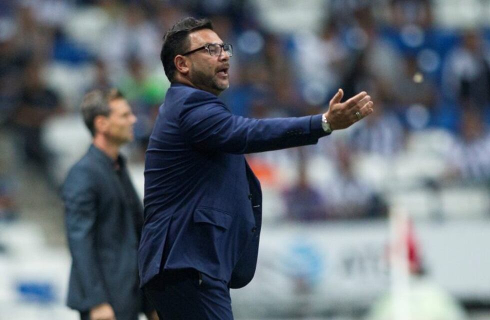 Antonio Mohamed fue ofrecido al Canalla, que tiene como prioridad a Bauza