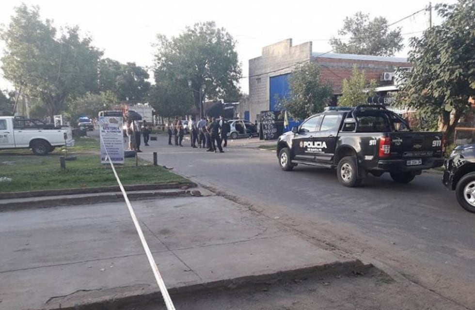 Una de las víctimas del triple crimen de Baigorria estaba vinculada a "Los Monos"