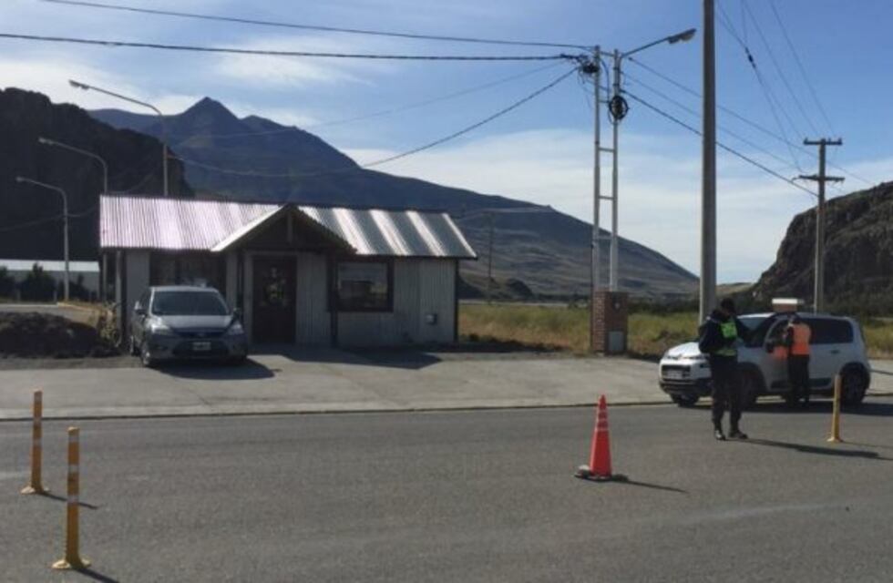 Se escondieron en un camión para cruzar desde Cipolletti a Neuquén