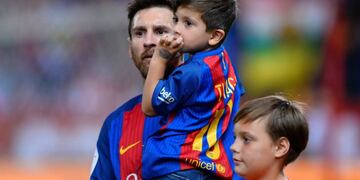 El tierno gesto de Thiago Messi con los fanáticos de su papá\u002E