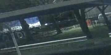 La pick up salió del mismo sitio donde se ve al imputado antes de reanudar su marcha hacia Santa Fe\u002E (@fiscaliareg2)