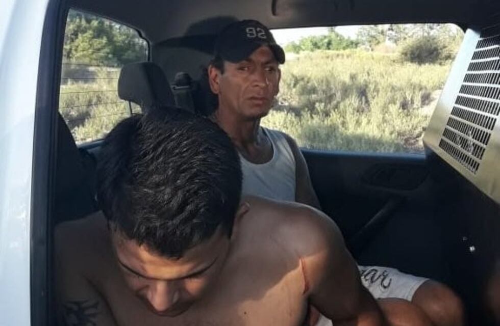 Ladrón con muletas desvalijó un auto y escapó, igual lo detuvieron