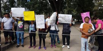 Bagayeros protestando en Salta\u002E (La Gaceta)