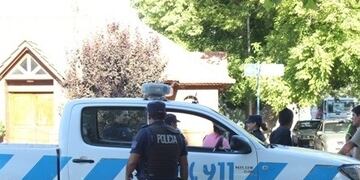 Ocurrió en el departamento de Maipú\u002E Bajo amenazas verbales y sin utilizar armas, los delincuentes redujeron a una nena de 13 años y un nene de 5 y desvalijaron la vivienda\u002E