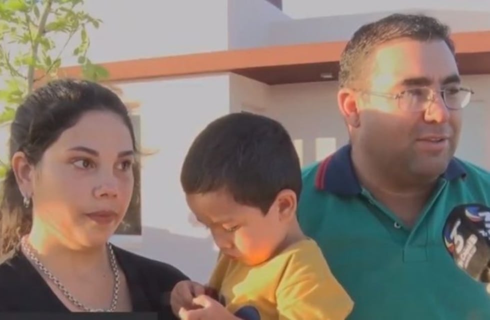 Romántico: en la entrega de su vivienda "le pidió casamiento a su pareja"