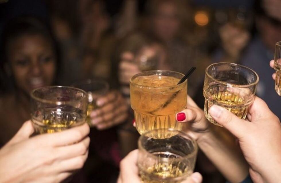 Los padres ingresan alcohol en las fiestas de egresados