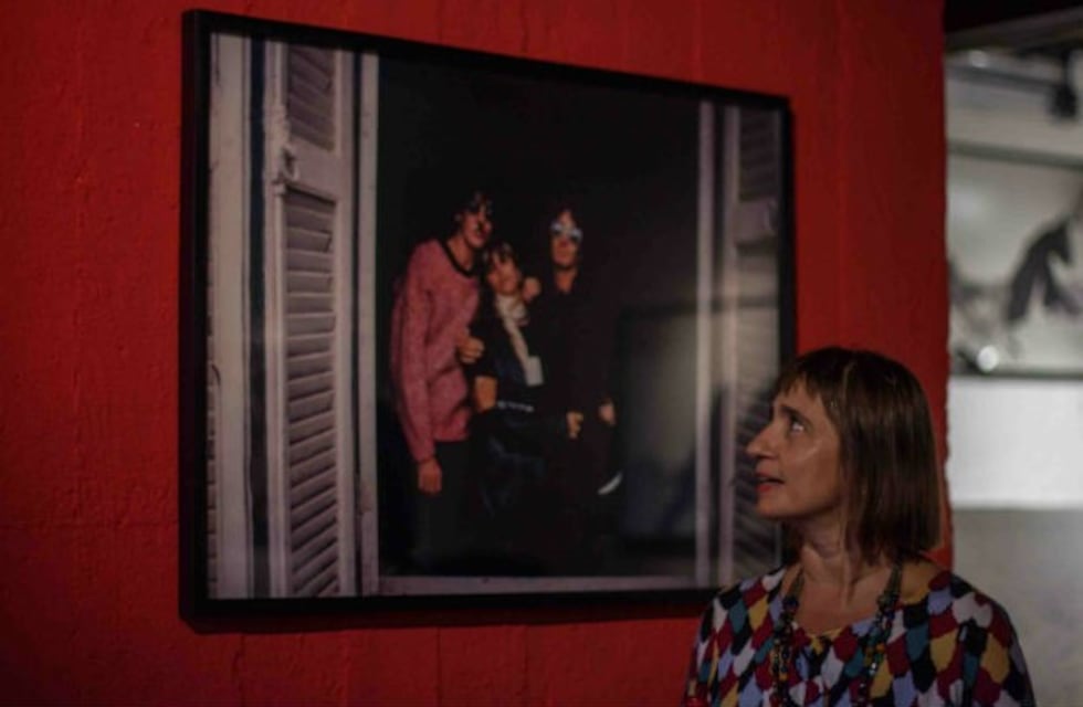 Hilda Lizarazu visitó la muestra Los Angeles de Charly