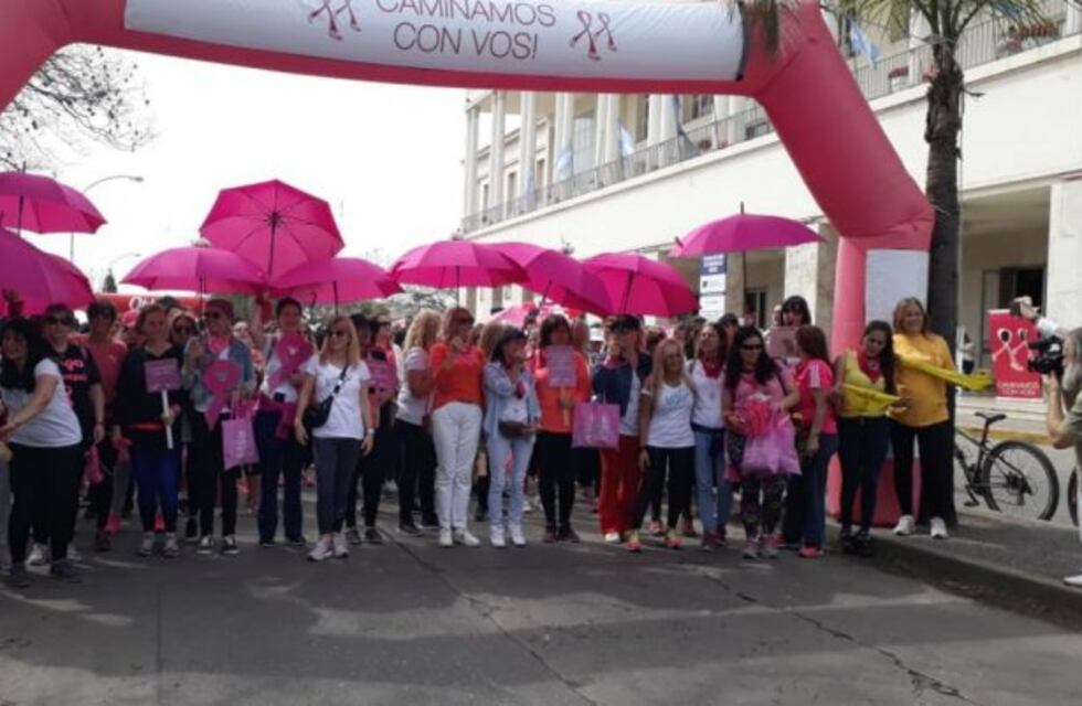 Córdoba: Caminamos con vos, la caminata contra el cáncer de mama fue un éxito