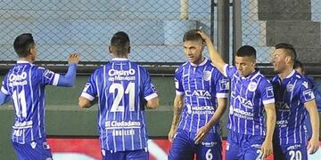 El Toma festeja su triunfo ante Santamarina de Tandil\u002E