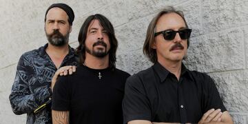In this Sept\u002E 6, 2011 photo, Krist Novoselic, left, and Dave Grohl, center, former members of the band Nirvana, pose with Butch Vig, producer of the band's landmark 1991 album \