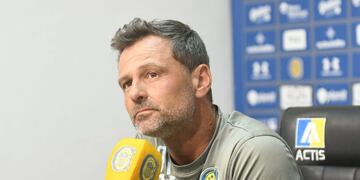 Cocca habló con la prensa en la previa del cruce con Aldosivi\u002E (Twitter)