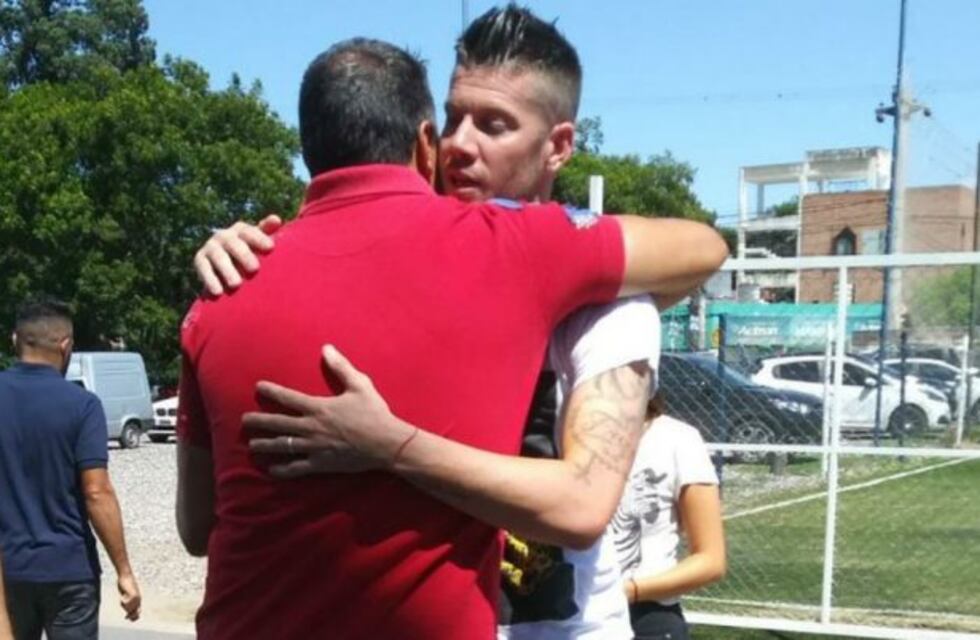 En el cumpleaños de Cuenca, el abrazo de Guido Herrera