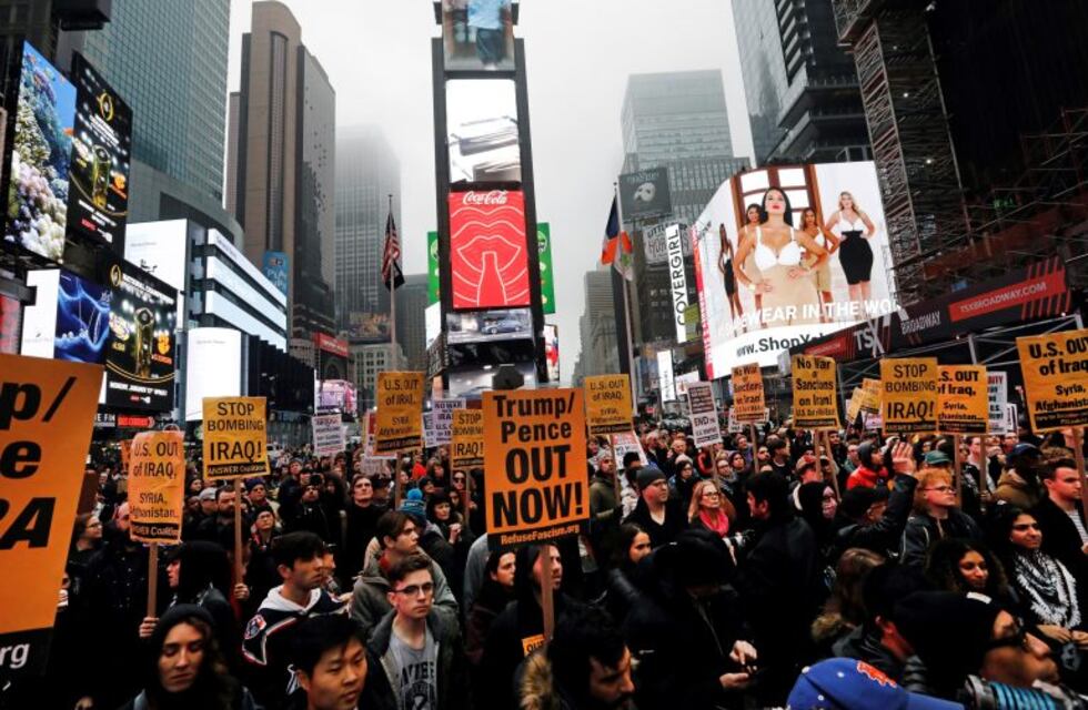 Multitudinarias protestas en Estados Unidos contra el ataque de Trump a Irán
