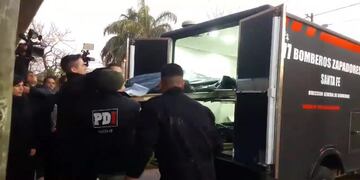 Los cuerpos fueron retirados de la vivienda de pasillo al amanecer\u002E (@veroensinas)
