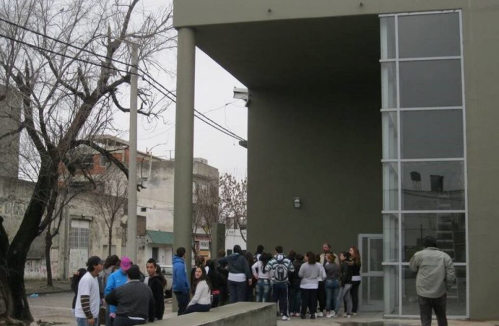 Denunció que su ex novio de 18 años amenazó con secuestrarla en la escuela