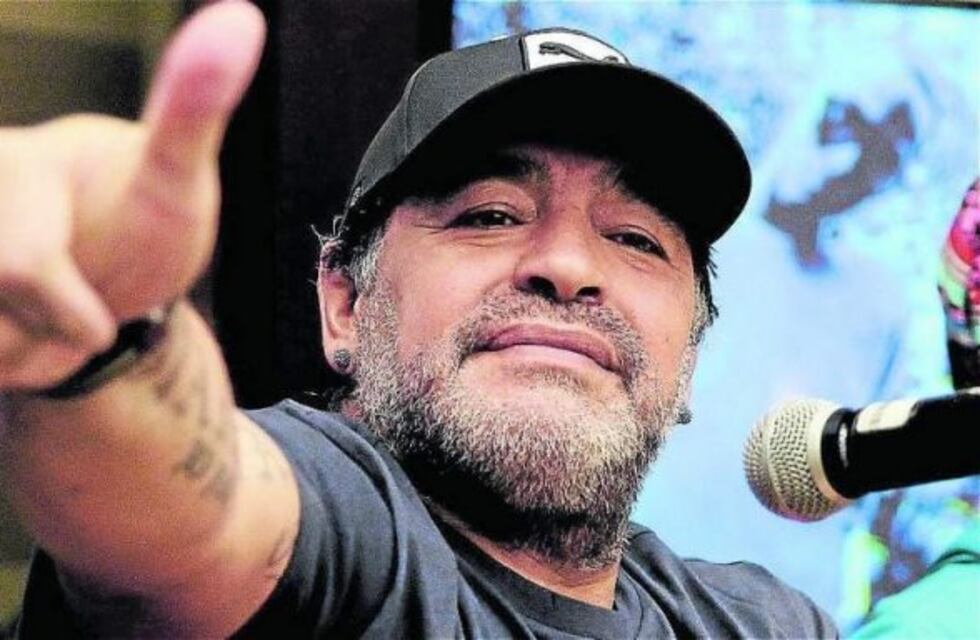 Maradona es oficialmente el nuevo entrenador de Gimnasia de La Plata