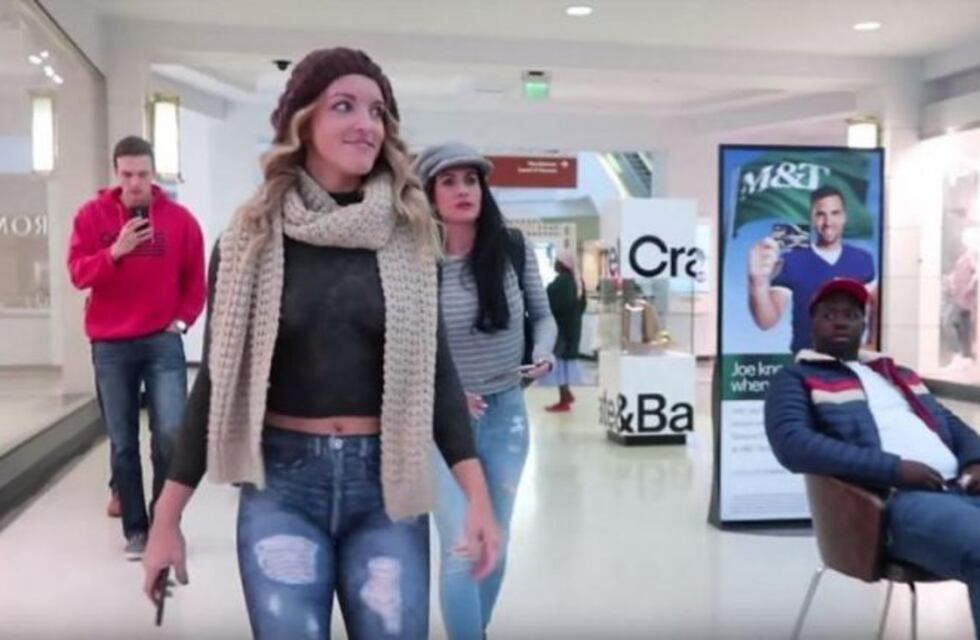 ¿Te das cuenta por qué la foto de esta modelo se volvió viral?