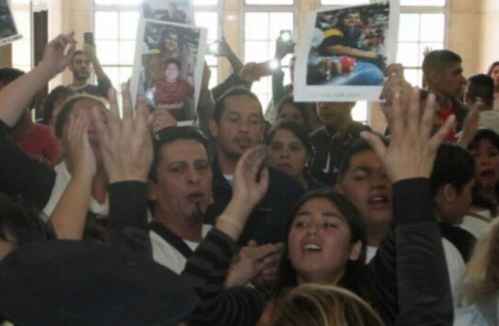 Foto y video: Protesta de familiares de víctimas contra el chofer de TurBus