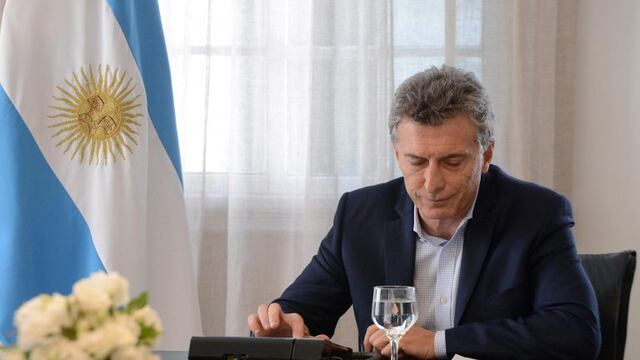 DYN11, BUENOS AIRES 21/04/2017, EL PRESIDENTE, MAURICIO MACRI MANTUVO HOY UNA CONVERSACION TELEFONICA CON RAUL BALBO, PADRE DE EMANUEL, QUIEN FALLECIO LUEGO DE SER AGREDIDO POR HINCHAS DURANTE EL PARTTIDO BELGRANO VS. TALLERES. FOTO: DYN/PRESIDENCIA.