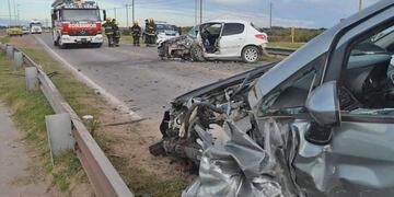 Fuerte choque frontal en el acceso a Cerri