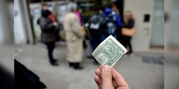 El Licenciado en Economía y chaqueño, Bernardo Dikstein, explica algunas de las posibles causas del repentino aumento del dólar\u002E (Web)\u002E