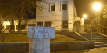 Quitan virgen del ingreso a la UNCuyo