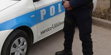 Los sospechosos vestían uniformes policiales con chalecos antibalas y refractarios\u002E