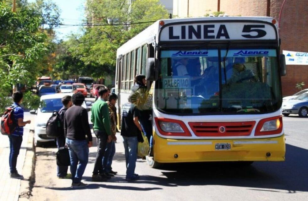 Gustavo Martínez aportó recursos del municipio y evitó otro paro de colectivos