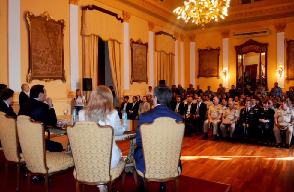 Narcotráfico: el gobernador se reunió en casa amarilla para diagramar un nuevo plan de lucha