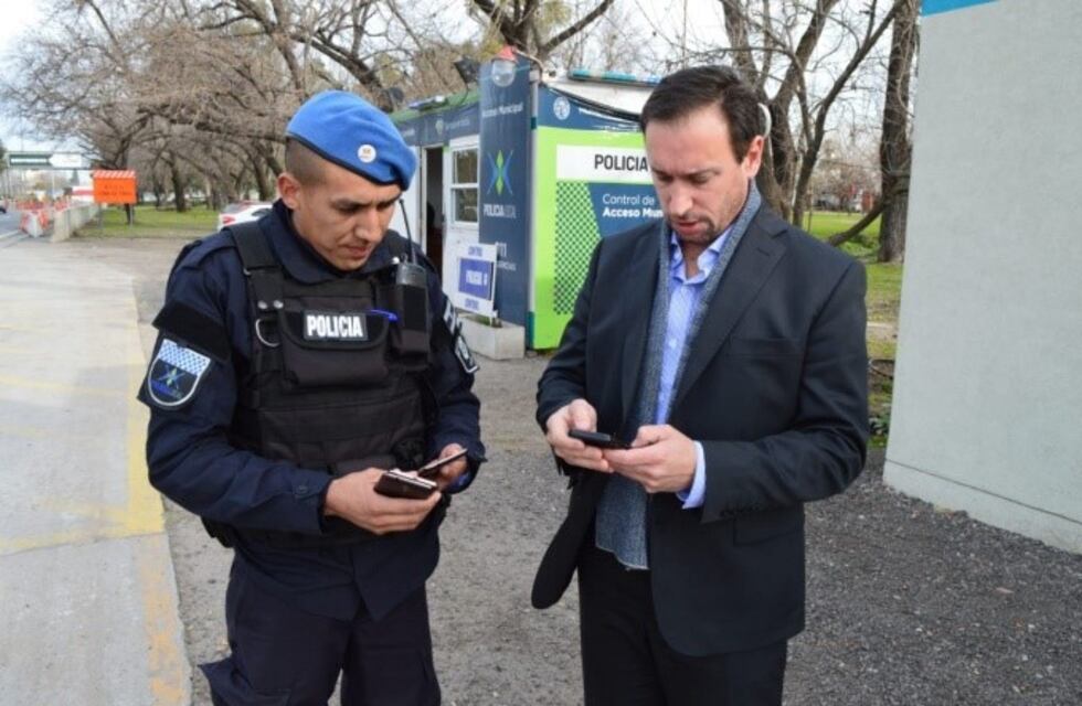 La Policía platense contará con dispositivos móviles para identificar personas y vehículos