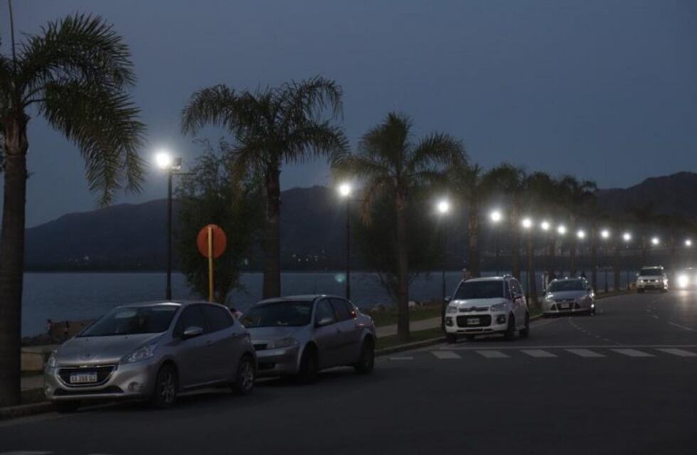Con 800 nuevas luces, así se disfruta la noche en la costanera de Carlos Paz