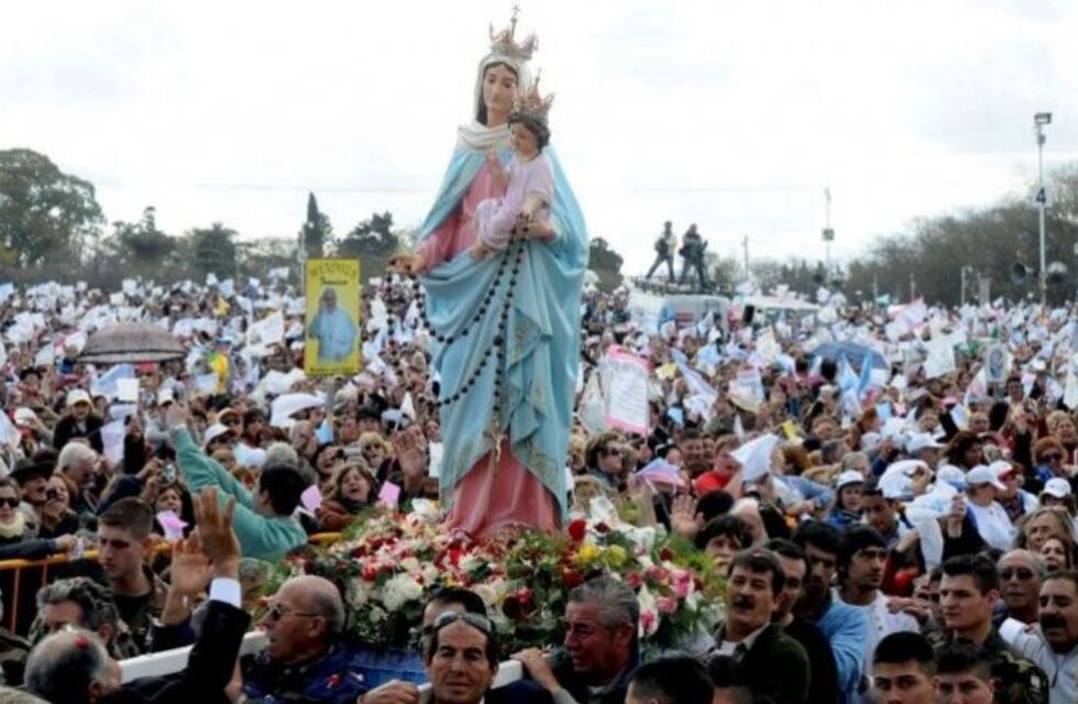 Con pedidos y agradecimientos, miles de fieles participan de la peregrinación a San Nicolás