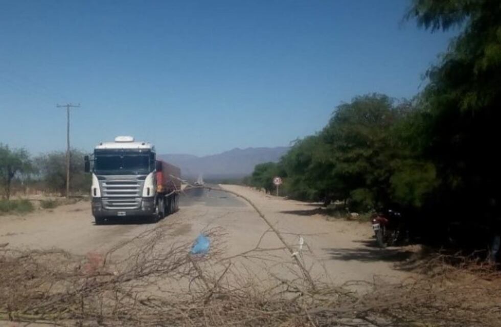 Vecinos llevan adelante una protesta y cortan la ruta N°46 de Andalgalá