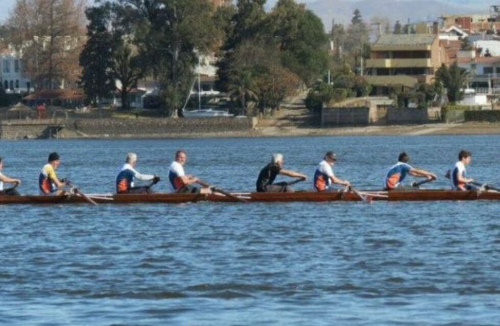 El lago San Roque recibirá a 300 remeros que competirán de la “Regata Villa Carlos Paz 2021”