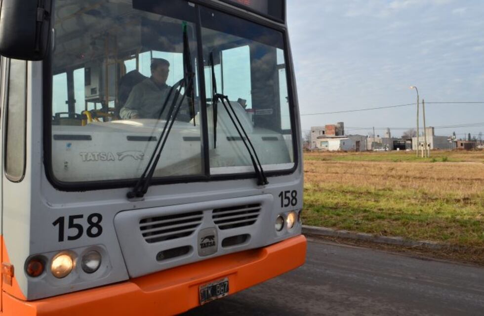 Un chofer de colectivo se peleó con un hombre que le estaba pegando a su pareja a bordo