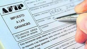Se restituye el impuesto a las Ganancias.