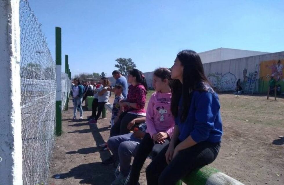 Con fuerte custodia volvió el fútbol al club de Las Flores asolado por las balaceras