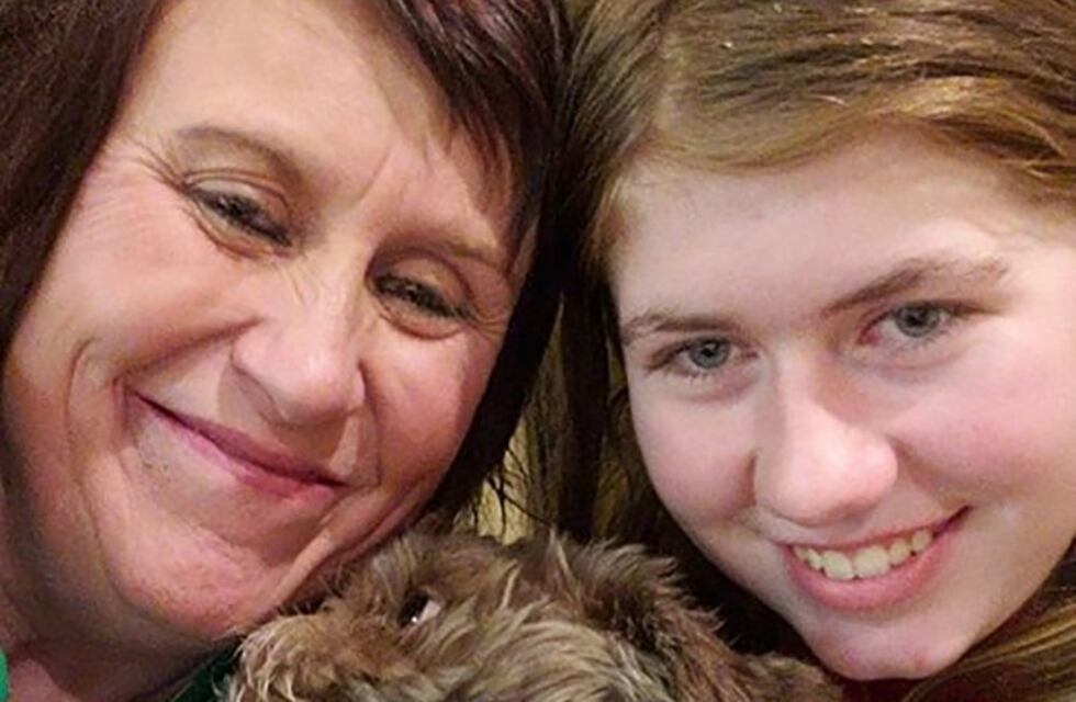 Tras 88 días secuestrada, una adolescente logró escapar del asesino de sus padres