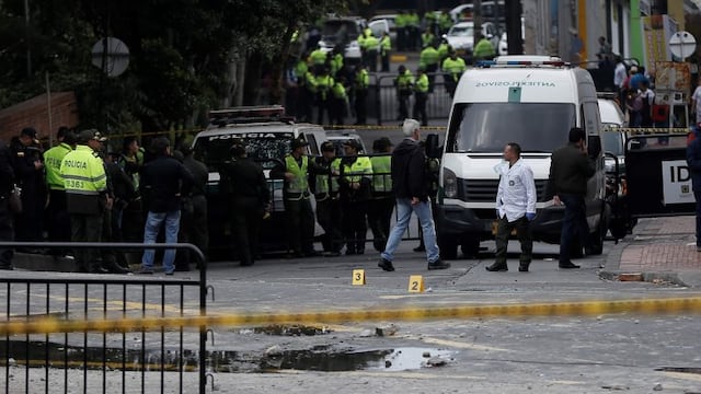 Imagen del lugar en que se activu00f3 el 19/02/2017 en Bogotu00e1, Colombia, un artefacto explosivo. Un policu00eda muerto y cerca de 30 personas heridas, entre ellas una veintena de policu00edas, deju00f3 la explosiu00f3n en el centro de Bogotu00e1, informaron las autoridades.rn(Vi