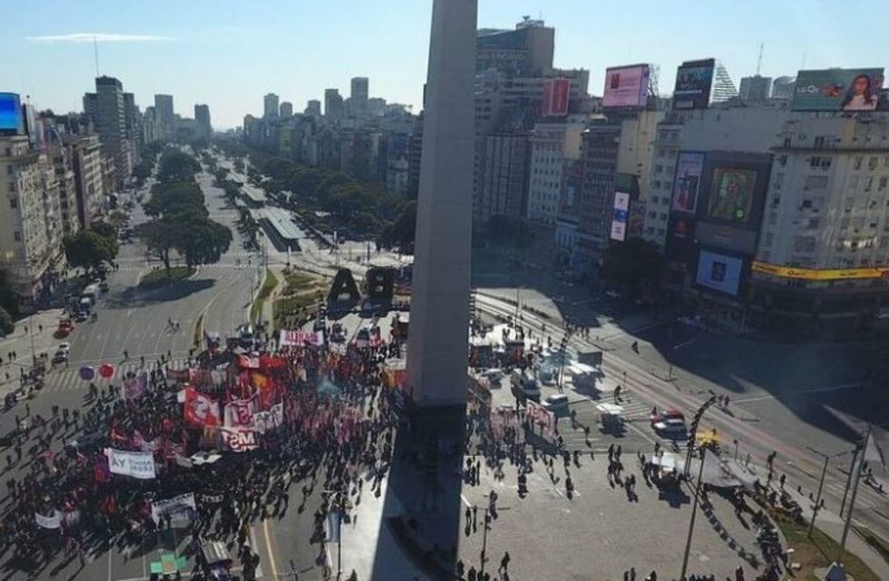 Organizaciones sociales se movilizan al Ministerio de Trabajo