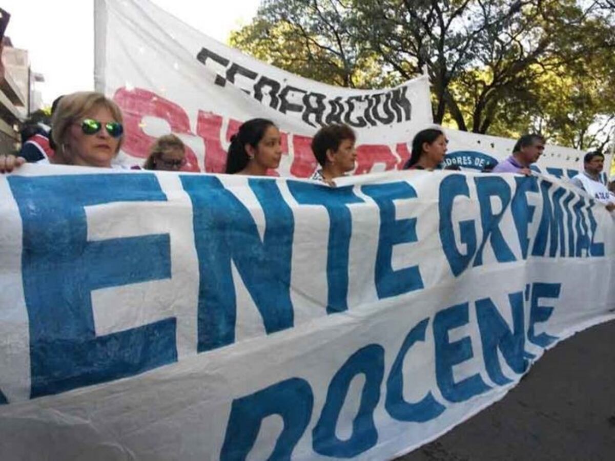El Frente Gremial Docente reclama mejoras en las paritarias de la provincia y se suman al paro por 72 horas en casi todo el país\u002E